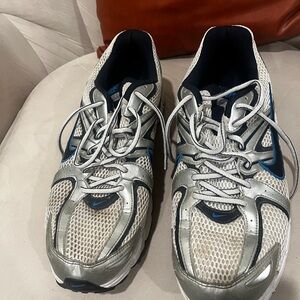 Nike BRS 1000 - Metallic Silver and Navy size 13 running shoe
